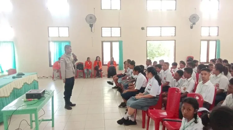 Polri dan Mahasiswa KKN Tanamkan Karakter Positif Siswa SLB