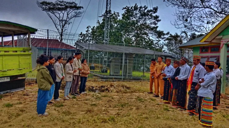 Disambut Adat, Mahasiswa KKN Unika di Rana Gapang Fokus Atasi Stunting dan Literasi