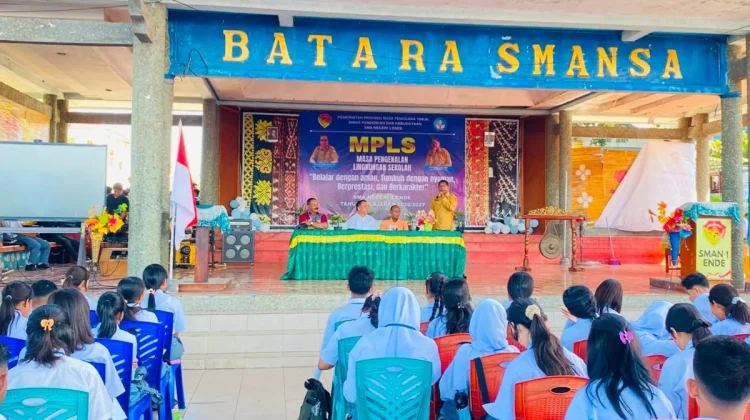 "SMAN 1 Ende Titip Aspirasi Pendidikan, dari TPG Guru hingga Laboratorium"