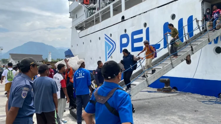 Mobilitas Penumpang Selama Musim Liburan di Pelabuhan Ippi Ende Terus Meningkat