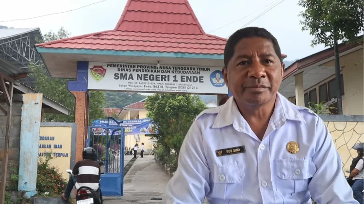 Kepala SMAN 1 Ende Pastikan Peserta MPLS Lolos Seleksi PPDB Sesuai Regulasi