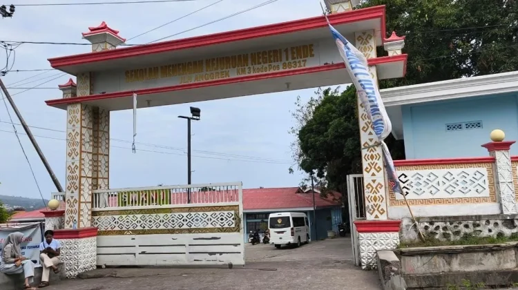 Perkuat Program Karier, SMKN 1 Ende Cetak Lulusan Siap Kerja