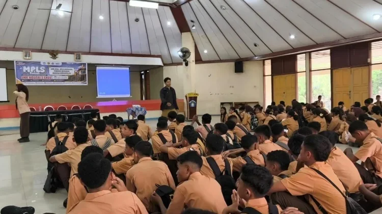 PPDB SMKN 2 Ende Diserbu Pendaftar, Kuota Shift Habis dalam Hitungan Detik