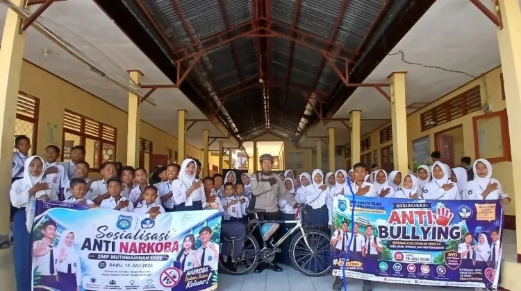 Kapolsek Ende Edukasi Siswa Baru Bahaya Narkoba dan Bullying di MPLS