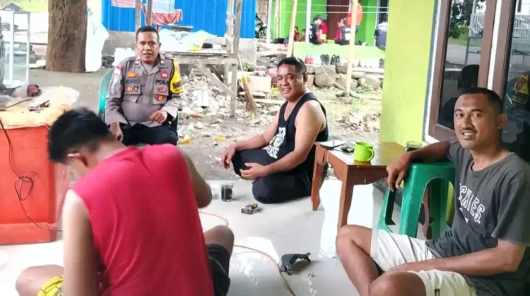 Bhabinkamtibmas Kezewea Perkuat Sinergi Kamtibmas dengan Warga