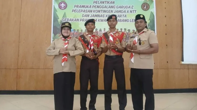 Dua Siswa MTsN 1 Lembata Dilantik Menjadi Pramuka Penggalang Garuda