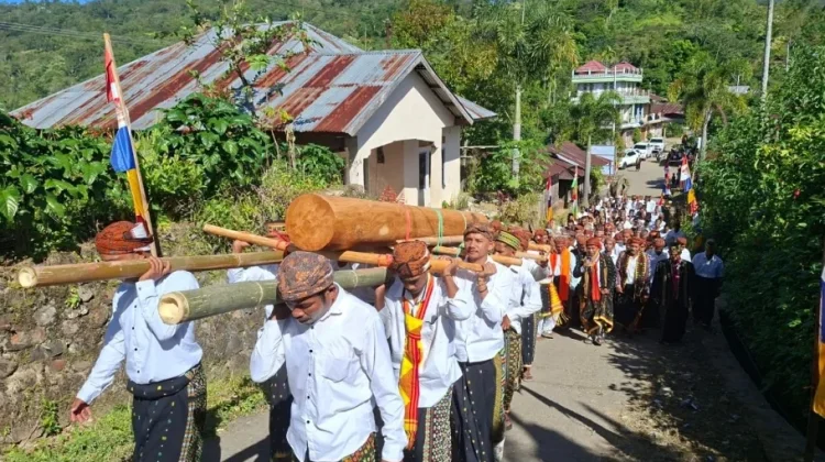 Wabup Fabi Hadiri Ritual Roko Molas Poco Gendang Barang, Ajak Warga Rawat Persatuan