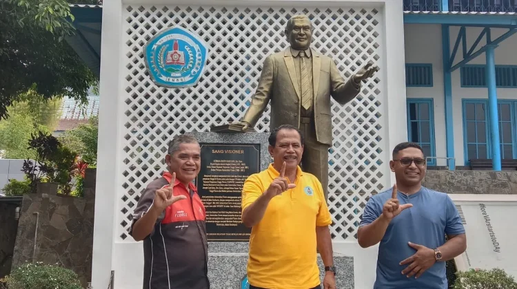 Uniflor Perkuat Komitmen Green University Lewat Penanaman Pohon