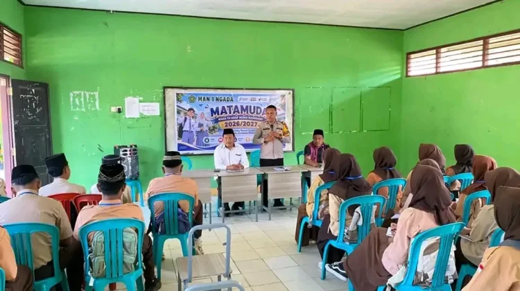 Polsek Riung Tanamkan Kesadaran Hukum kepada Siswa MAN 1 Ngada