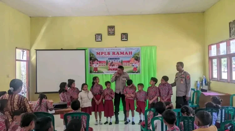 Bhabinkamtibmas Bajawa Edukasi Siswa SDI Bajawa pada Masa MPLS