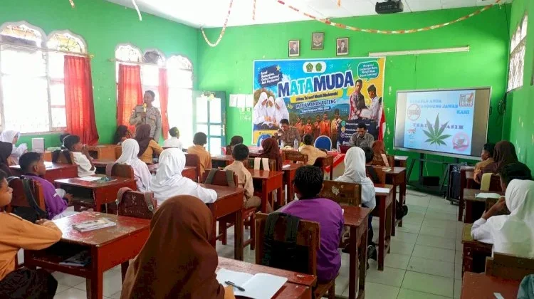 Polres Manggarai Edukasi Hukum dan Literasi Digital Bagi Siswa Baru MTs Amanah