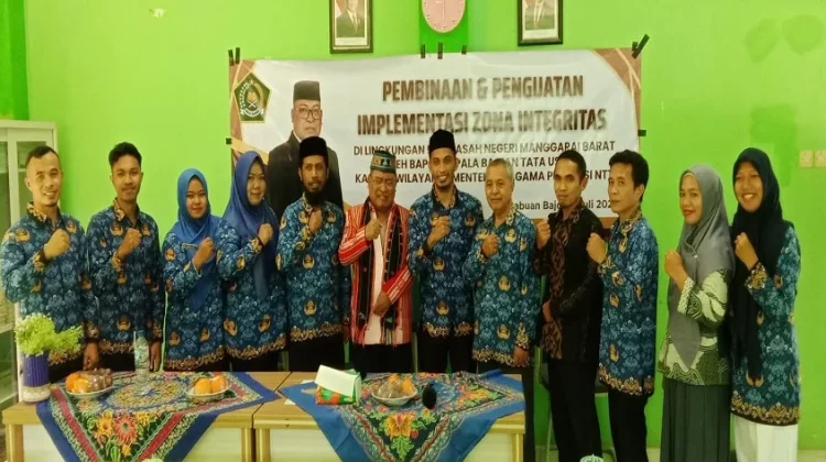 Kanwil Kemenag NTT Perkuat Implementasi Zona Integritas di MTs Negeri 2 Mabar