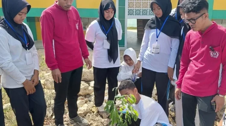 Ratusan Siswa Baru MAN Manggarai Barat Tanam Pohon, Perkuat Nilai Ekoteologi