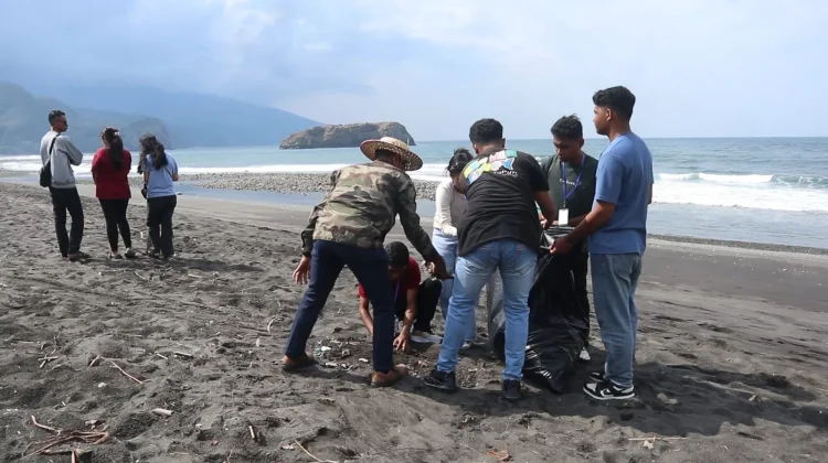 KKBM Unwira Dorong Kepedulian terhadap Kebersihan Pantai