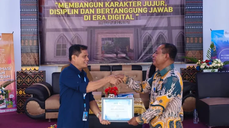 SMA Katolik St. Petrus Ende Perkuat Disiplin Siswa di Era Digital