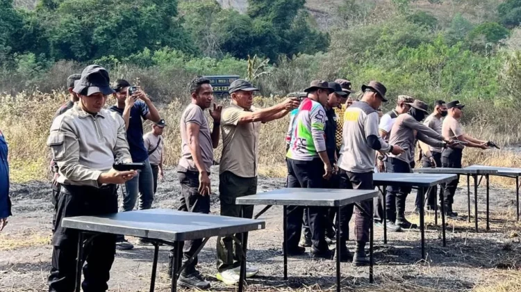 Wakil Bupati Lembata Ikut Latihan Menembak Bersama Polres