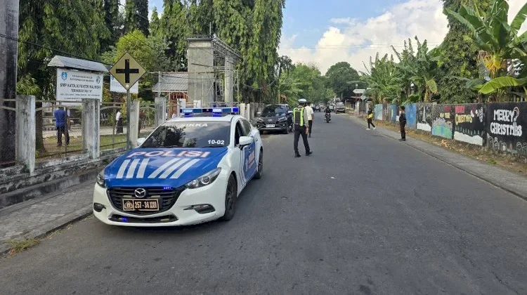 Satlantas Sikka Kawal Penjemputan Duta Prestasi SMPK Frateran Maumere