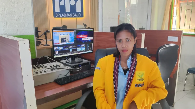 RRI Labuan Bajo Jadi Wadah Mahasiswa Belajar Produksi Siaran Multimedia
