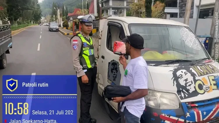 Satlantas Polres Ngada Ciptakan Situasi Kamseltibcarlantas Aman di Bajawa