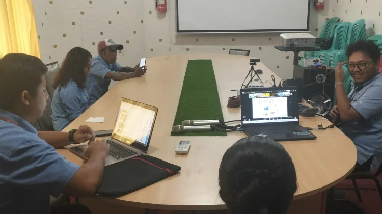 Tim Teknik RRI Ende Ikuti Demo Interkom IP