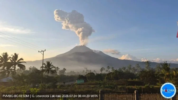Gunung Lewotobi Laki-laki Tiga Kali Meletus, Abu Capai 1.600 Meter