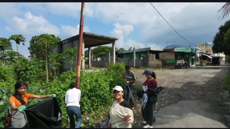 Mahasiswa Unwira Bersihkan Pantai Bitta Demi Dukung Wisata
