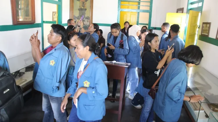 Mahasiswa Unwira Telusuri Jejak Bung Karno di Ende