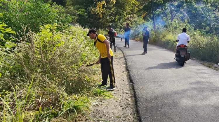 Polsek Lembor dan Warga Gotong Royong Bersihkan Jalur Wae Mose–Kakor