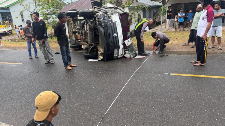 Delapan Orang Terluka dalam Kecelakaan Pikap dan Xpander di Manggarai Barat