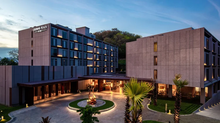 Crowne Plaza Labuan Bajo Hadirkan Keseimbangan Eksplorasi dan Relaksasi