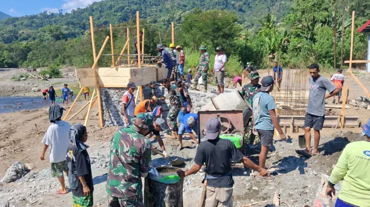 Wujudkan TNI Manunggal Rakyat, Kodim 1602/Ende Bangun Jembatan Garuda di Wewaria