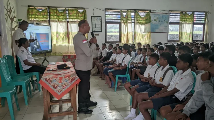 Polsek Wolowaru Edukasi 153 Pelajar tentang Keselamatan Berlalu Lintas