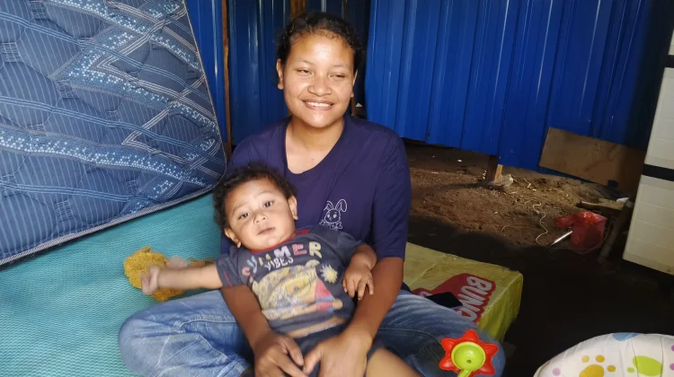 Di Rumah Berdinding Bambu, Seorang Ibu Menanti Uluran Tangan untuk Putranya