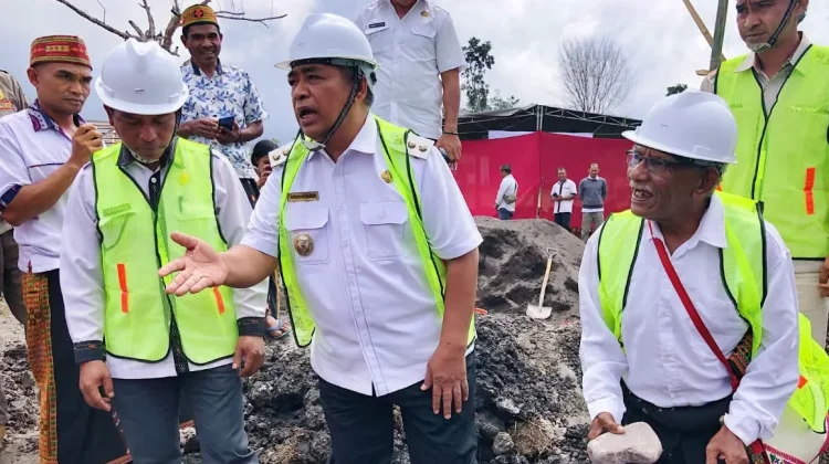 Wabup Manggarai Timur Letakkan Batu Pertama Revitalisasi SDN Wae Kikong