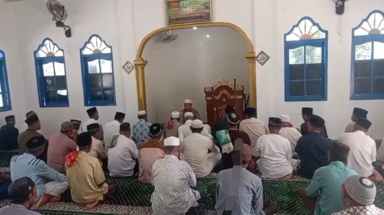 Kapolsek Ende Jadi Khatib Jumat, Serukan Penguatan Iman dan Akhlak Warga