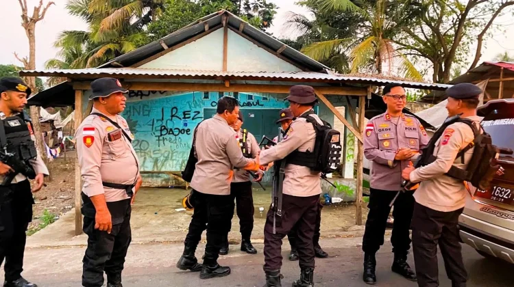 Kapolres Flores Timur Tinjau Kesiapan Personel Pengamanan di Adonara Timur