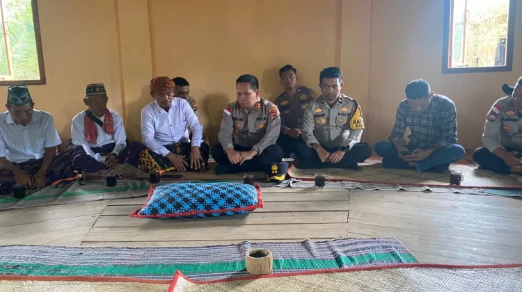 Kapolres Manggarai Barat Rangkul Tokoh Adat Pasca Konflik Lengkong Warang