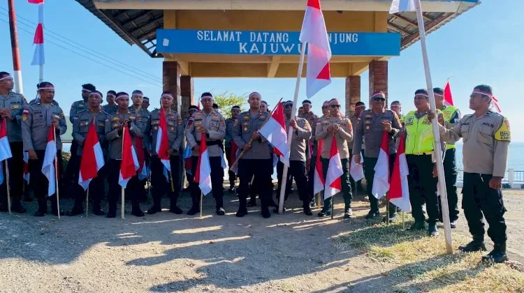 Polres Sikka Kibarkan Merah Putih di Tiga Ikon Daerah Sambut HUT RI