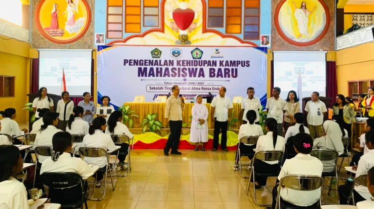 Ketua STIPAR Ende Kenalkan Seluruh Dosen, Mahasiswa Baru Siap Beradaptasi