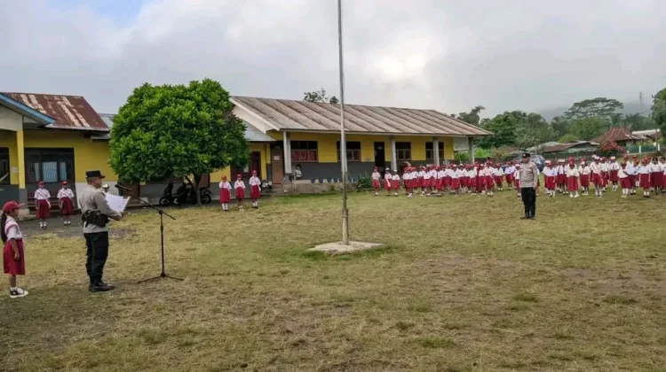 Polres Ngada Tanamkan Nasionalisme Melalui Upacara di SDI Bobou
