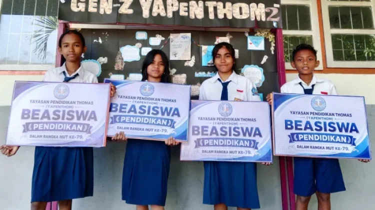 Yapenthom Berikan Beasiswa Bagi Enam Pelajar Berprestasi Sikka
