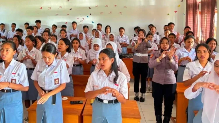 Polres Flotim Pulihkan Semangat Pelajar SMA Negeri 1 Adonara Timur Pasca Konflik