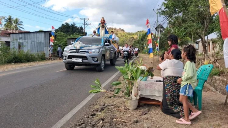 Arca Bunda Maria Assumpta Nusantara Disambut Ribuan Umat di Paroki Merombok