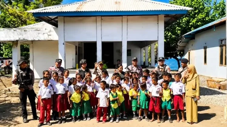 Polisi Dampingi Anak Dusun Bele Bangun Semangat Belajar Pasca Konflik Sosial