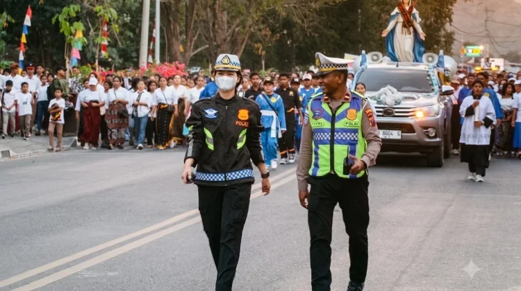 Polisi Kawal Estafet Perarakan Patung Bunda Maria Lintasi 27 Paroki di Mabar