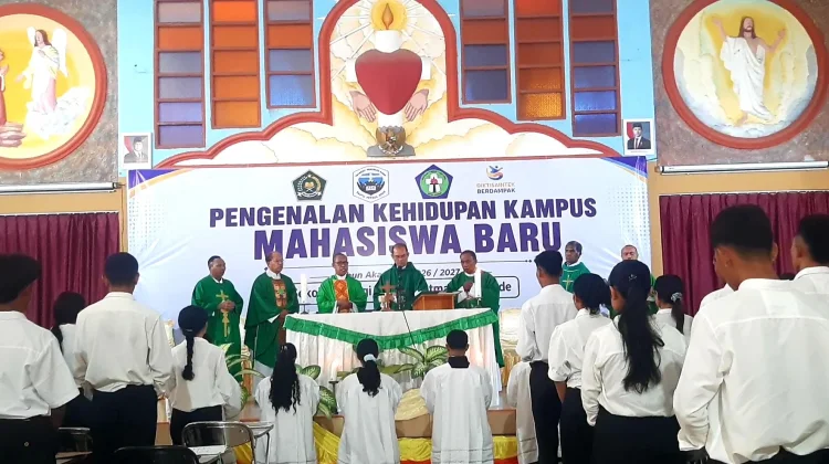 Misa Penutup PKKMB STIPAR Ende Tekankan Ketekunan Hadapi Tantangan Kampus