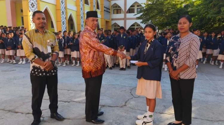 Siswi SMAK Negeri Ende Lolos Semifinal OSN Nasional, Harumkan Nama Kabupaten Ende