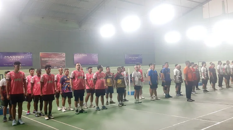 Persaingan Sengit Warnai Turnamen Bulutangkis di GOR Master Arena Ende