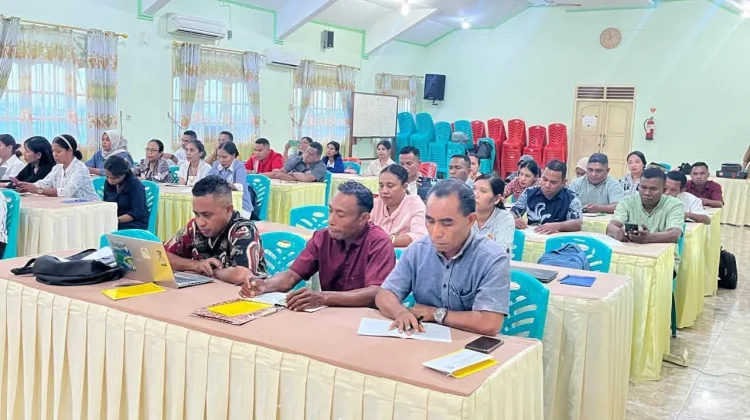Dinas PKO Flores Timur Latih 36 Guru Susun Soal Asesmen HOTS dan 4C