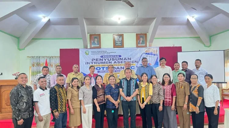 Guru SD-SMP Flores Timur Susun Instrumen Asesmen HOTS dan 4C